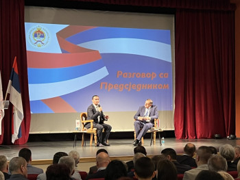 Dodik u Trebinju, u toku razgovor sa građanima FOTO