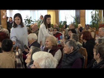 Pjesma i igra izmamili osmehe na licima korisnika trebinjskog Doma penzionera (Video)
