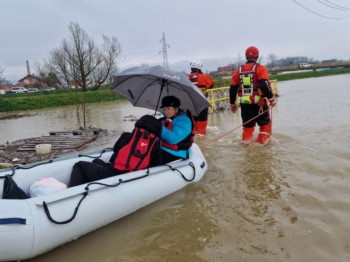Евакуисано 145 лица, око 800 објеката заплављено у Приједору, грађани да прокухавају воду