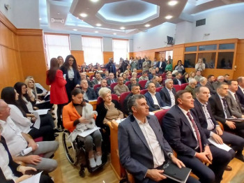 Јавна расправа о Нацрту устава Српске у Требињу (ФОТО)