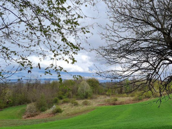 Osjetno hladnije, vjetrovito i oblačno s padavinama
