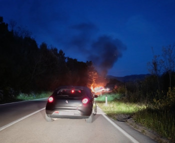Gori auto na Dražin Dolu
