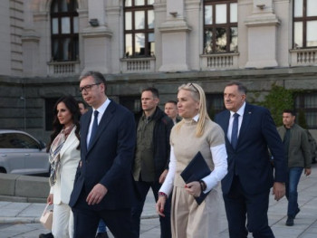 Предсједник Српске и предсједник Србије стигли на скуп 