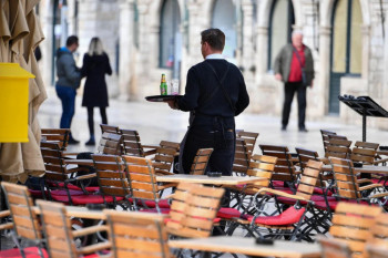 Dubrovnik otima radnike Trebinju: Koliko će zaraditi konobari, kuvari, recepcioneri?