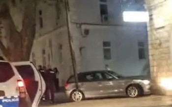 Saobraćajka u centru grada: Autom u zid mesnice