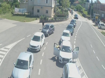 Kilometarska kolona vozila čeka na Ivanici