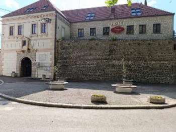 Novi komunalni mobilijar na ulazu u Stari grad (Foto)