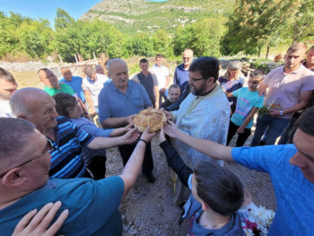 Služena liturgija u hramu Svetog Save u izgradnji u selu Uvjeća (Foto)