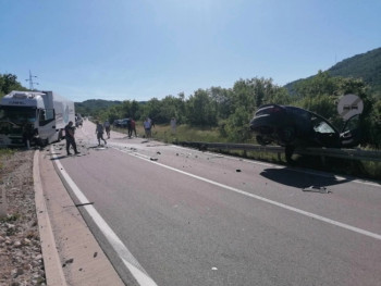 Sudar više vozila na Trubjeli: Jedna osoba poginula, saobraćaj u prekidu