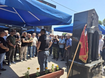 Odavanje počasti komandantu Garde 