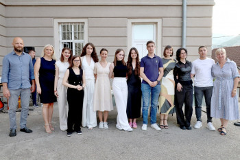 Maturantima Gimnazije ''Jovan Dučić'' svečano uručene diplome i priznanja