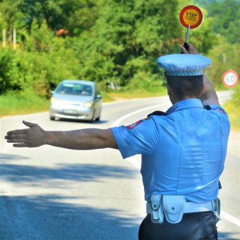 Policija u RS uhapsila vozača, nudio im mito