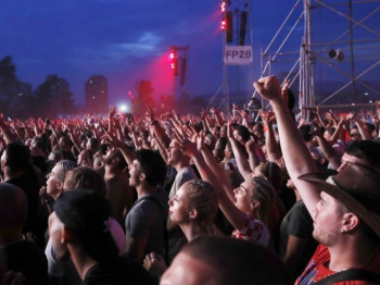 Слободна Далмација: Усташки дух пуштен из хрватске боце