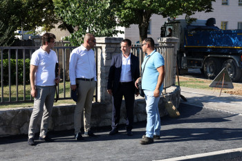 Градоначелник Ћурић обишао радове на асфалтирању нове улице у Бреговима