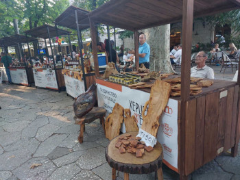 Почетак преображнеских свечаности: Херцег фест - сајам меда и вина на Тргу слободе