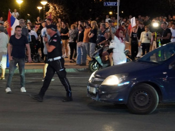 Блокадери покушали да пробију кордон полиције, жандармерија их потиснула