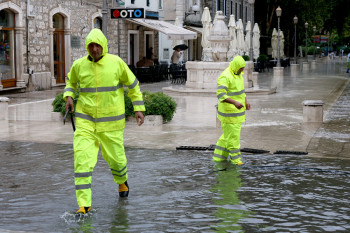 Јако невријеме у Требињу: За четири часа пало више од 60 литара кише (ФОТО)