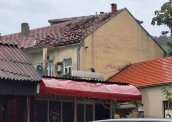 Grom udario u porodičnu kuću u centru Bileće