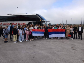 Najuspješniji osnovci Hercegovine otputovali u Srbiju na obilježavanje Dana srpskog jedinstva