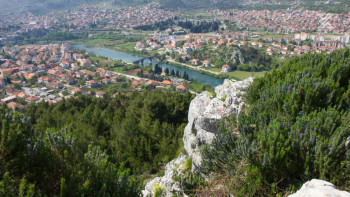Хладно са кишом, на планинама са снијегом
