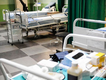 NAPADNUT DEŽURNI HIRURG?! Incident u kotorskoj bolnici: Napadač zarobio i infektologa, držao ga zaključanog u sobi