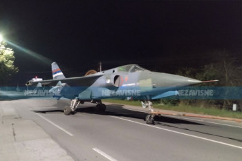 Borbeni avion drumom stigao iz Laktaša u Banjaluku