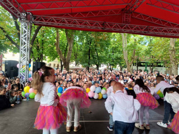 Trg slobode ispunjen dječijim smijehom: Trebinje slavi Dječiju nedjelju