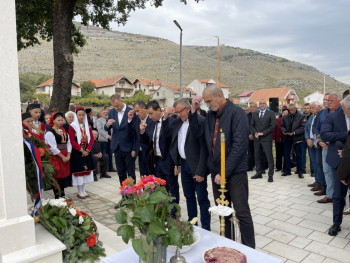 U trebinjskom naselju Gorica osveštan spomenik borcima Vojske Republike Srpske