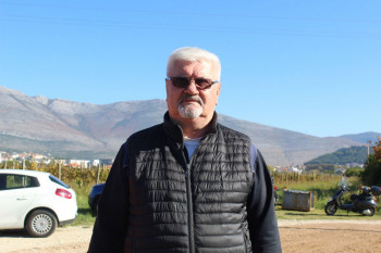 Risto Džodžo, nekadašnji prvi glas Trebinja danas sadi pistaće