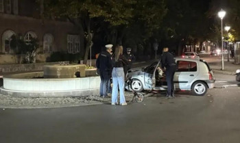 Пијан ударио у фонтану у Требињу, огласила се полиција