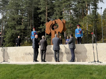 U Palama svečano otkriven spomenik posvećen stvaraocima i braniocima Srpske