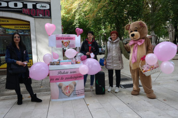 Humanitarna akcija Udruženja žena oboljelih od karcinoma dojke na Trgu slobode