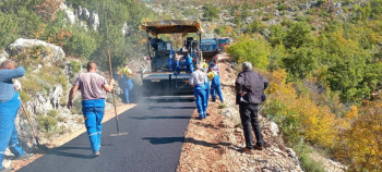 Počelo asfaltiranje puta od Uvjeće prema Bugovini