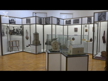 (VIDEO) Izložba u Muzeju Hercegovine: Nevesinjska puška kroz slike Nebojše Đuranovića