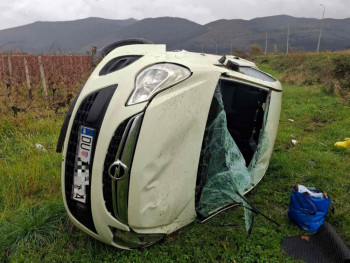 Foto vijest: Vozilo sletjelo s puta u Volujcu