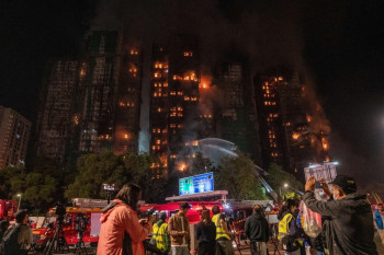 Neboderi i dalje gore: Stradale najmanje 44 osobe, stotine se vodi kao nestalo