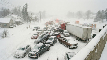 Snijeg napravio haos: Lančani sudar 45 vozila na auto-putu