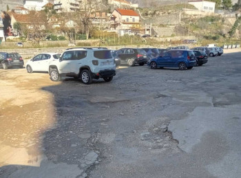 Parking u Sjevernom logoru u katastrofalnom stanju: Zaslužuje li da se plaća po satu!?