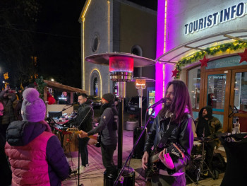 Krugovi u žitu zagrijali Trebinjce pod platanima