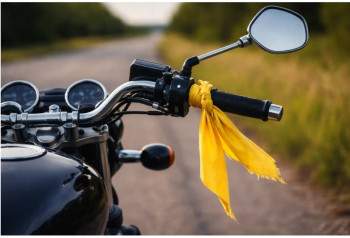 Zašto bajkeri kače žute marame na motore