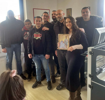 “Delije” iz Trebinja nastavile tradiciju darivanja novogodišnjih paketića