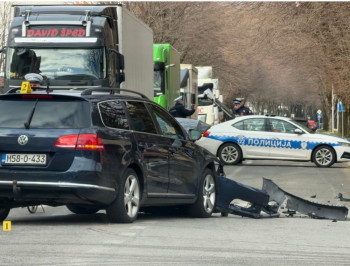 Saobraćajna nezgoda u naselju Ložiona, saobraćaj obustavljen u jednom smjeru