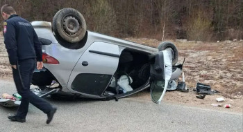 Još jedna teška nesreća u Srpskoj: Auto na krovu, ima povrijeđenih