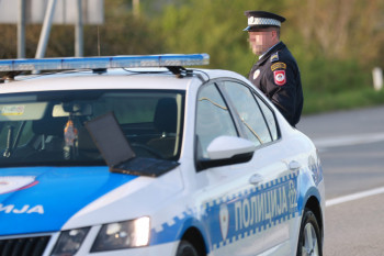 Nevesinjac pretukao suprugu i objesio se na orah, spasila ga policija