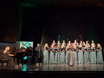 Hercegovački vizantijski hor i Gradski hor Tribunia iz Trebinja nastupili na Prazniku mimoze 