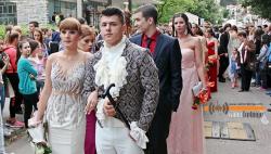 Maturanti Centra srednjih škola u svečanoj šetnji (FOTO)