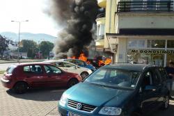 Експлодирао аутомобил у Бањалуци, двоје повријеђених
