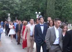 Svečani defile maturanata Tehničke škole Trebinje (VIDEO)