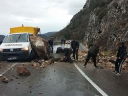 Crna Gora: Obrušio se dio brda Kotor - Risan